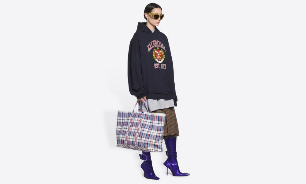 ¿El bolso de mercado? No, la última creación de Balenciaga que se volvió viral. ¿El bolso de mercado? No, la última creación de Balenciaga que se volvió viral.