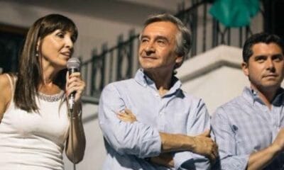 Laciar votó en la esc. Normal Superor Sarmiento.