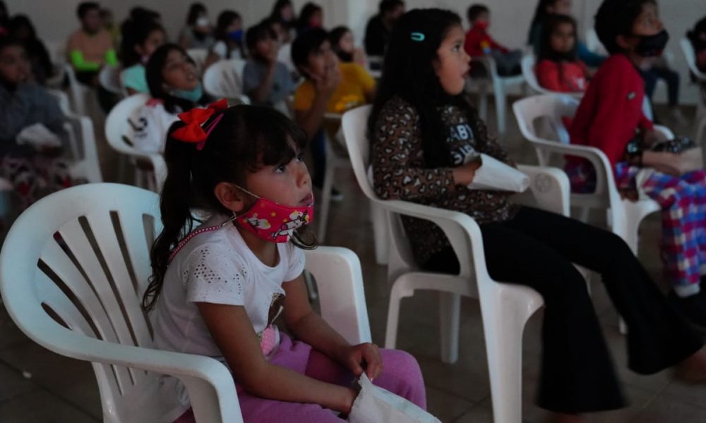 El Cine Móvil regresó con mucho entretenimiento a los departamentos. El Cine Móvil regresó con mucho entretenimiento a los departamentos.
