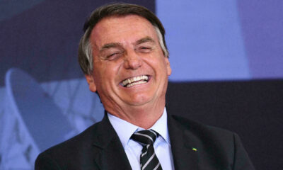 Bolsonaro tuvo que comer pizza en la vereda en Nueva York por no estar vacunado.