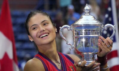 La británica Raducanu de 18 años rompe récords al ganar el Abierto de Tenis de EEUU.