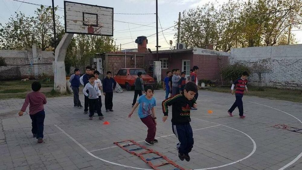 Playones: Del campo de iniciación a la práctica deportiva. Playones: Del campo de iniciación a la práctica deportiva.