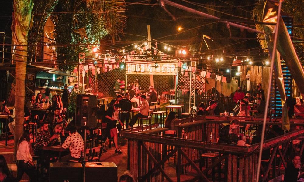 Desde esta noche los bares atenderán hasta las 4 a.m. Desde esta noche los bares atenderán hasta las 4 a.m.