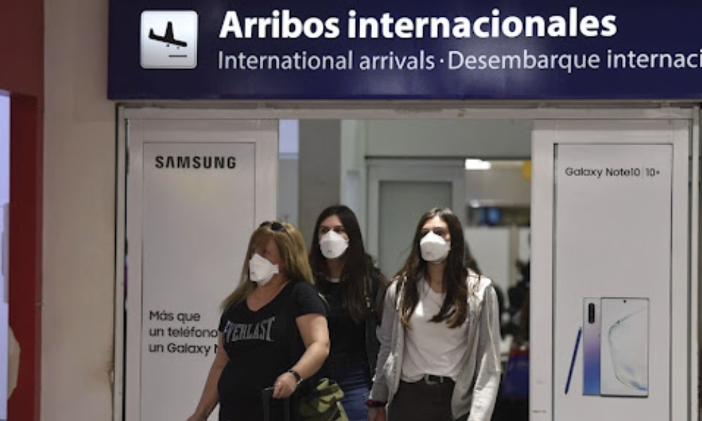 Para no hacer cuarentena al regresar al país argentinos/as deberán cumplir ciertos requisitos. Para no hacer cuarentena al regresar al país argentinos/as deberán cumplir ciertos requisitos.
