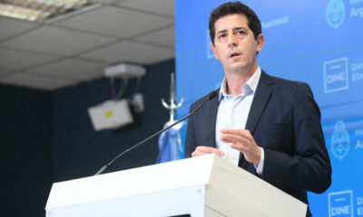 Wado de Pedro junto a otros funcionarios alineados a CFK pusieron a disposición del presidente sus renuncias.
