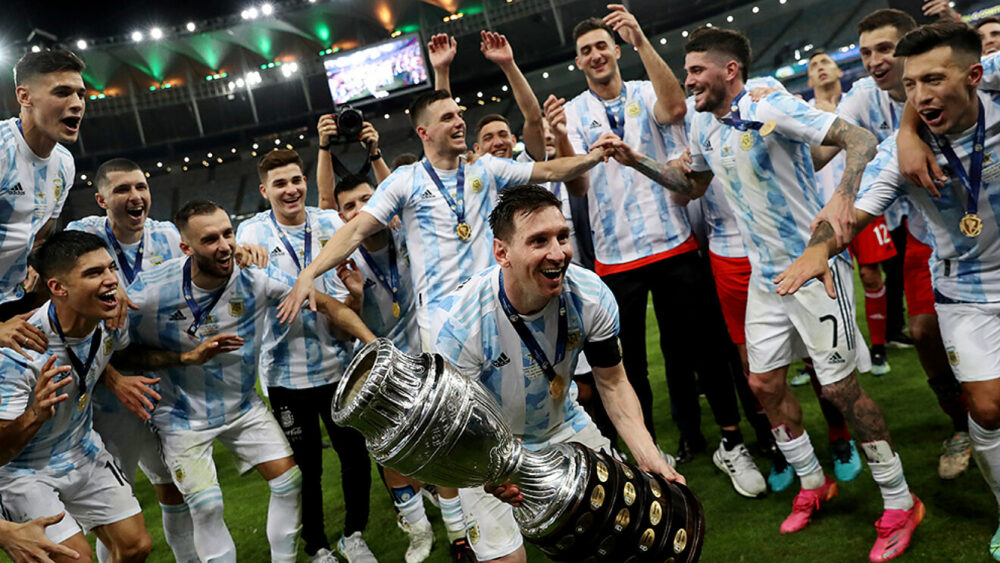 Los sanjuaninos palpitan el partido con la Copa América. Los sanjuaninos palpitan el partido con la Copa América.
