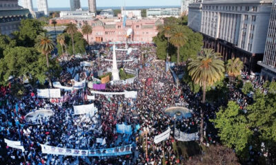 Día de la Lealtad: militancia peronista colmó la Plaza de Mayo.