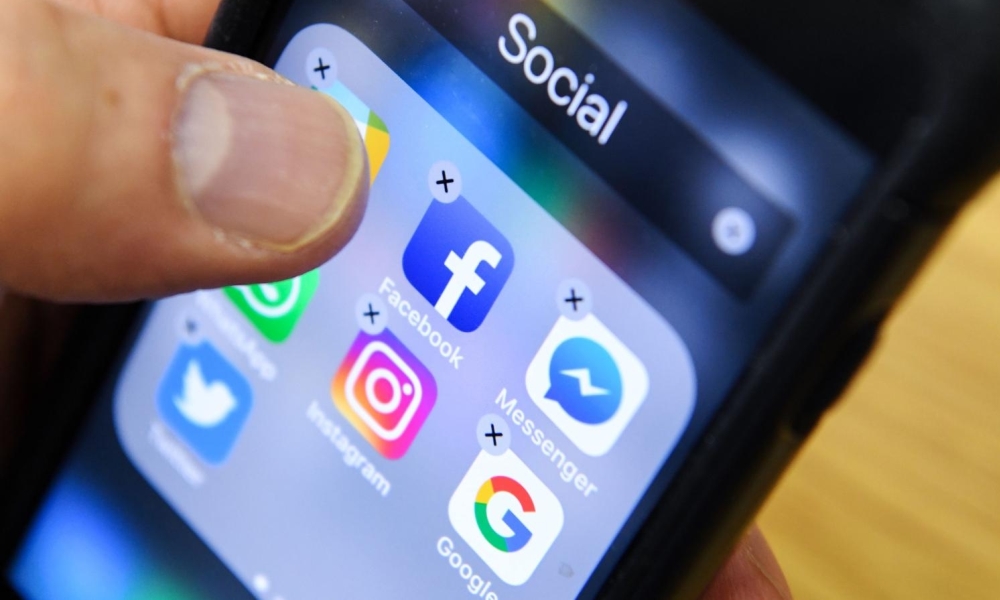 Las redes sociales son el medio de información más elegido por argentinos/as. Las redes sociales son el medio de información más elegido por argentinos/as.