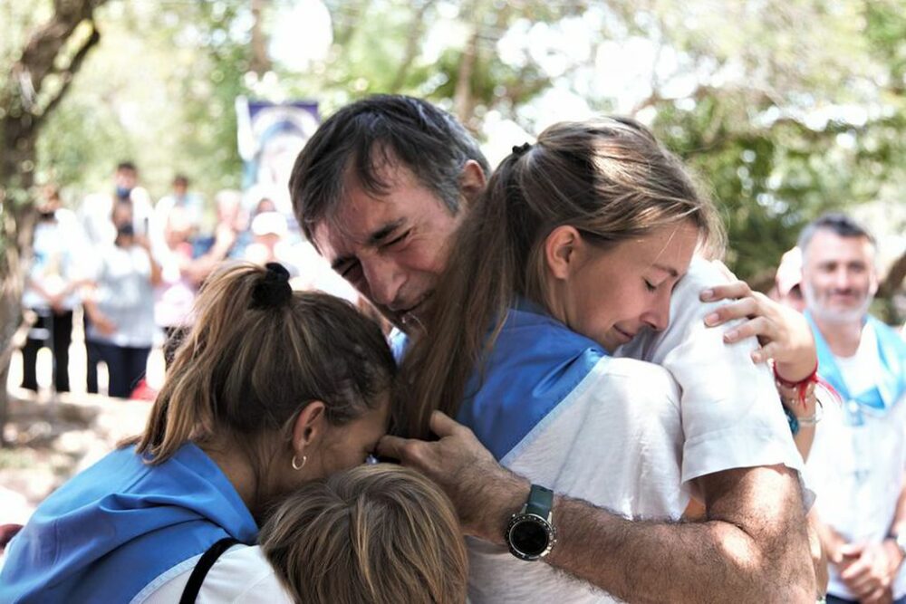 Esteban Bullrich participó de una emotiva peregrinación para pedir por su salud. Esteban Bullrich participó de una emotiva peregrinación para pedir por su salud.