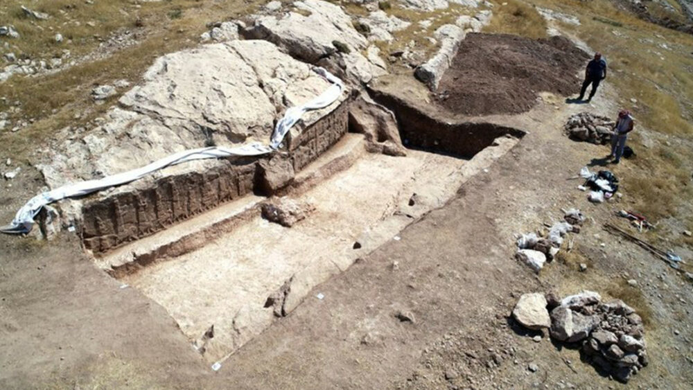 Irak: Arqueólogos encuentran una fábrica de vinos de 2.700 años de antigüedad. Irak: Arqueólogos encuentran una fábrica de vinos de 2.700 años de antigüedad.