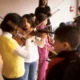 Los chicos de la Orquesta Escuela realizarán intervenciones musicales en vacunatorios.