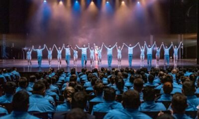 El Teatro Bicentenario homenajeó a la Policía de San Juan por su labor en pandemia.
