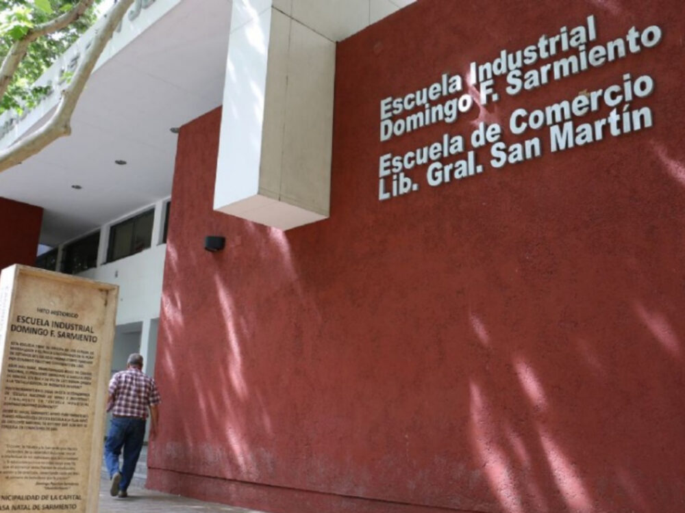 Inscripción definitiva para rendir el examen de ingreso a los Colegios Preuniversitarios. Inscripción definitiva para rendir el examen de ingreso a los Colegios Preuniversitarios.