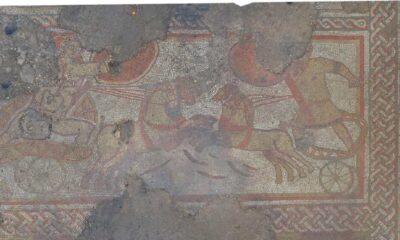 Encuentran un excepcional mosaico romano en una granja del Reino Unido.