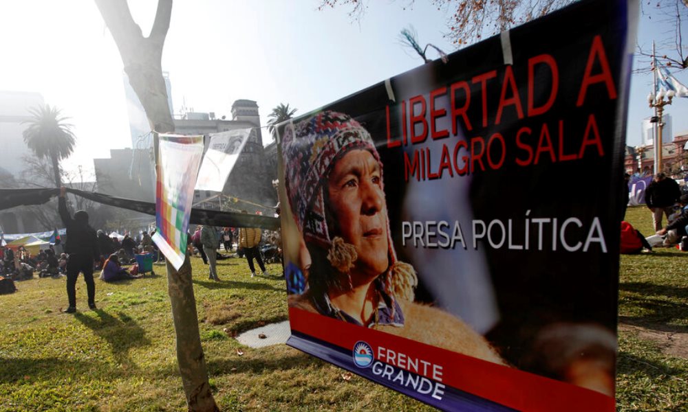 La luz de 2140 velas por la libertad de Milagro Sala. La luz de 2140 velas por la libertad de Milagro Sala.