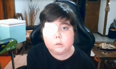Youtube entrega el botón de diamante póstumo a la familia de Tomiii11 por alcanzar los 10 millones de suscriptores.