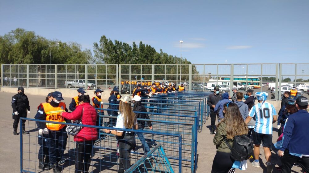Abrieron las puertas del estadio: Se viene Argentina- Brasil. Abrieron las puertas del estadio: Se viene Argentina- Brasil.