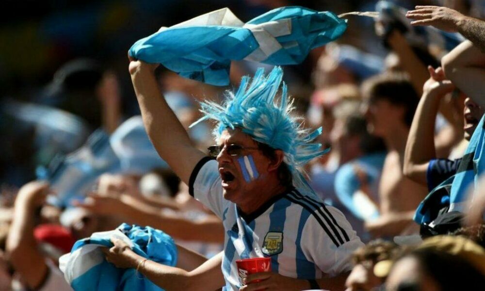 La FIFA sancionó a la selección argentina y habrá menos público en San Juan para el clásico con Brasil. La FIFA sancionó a la selección argentina y habrá menos público en San Juan para el clásico con Brasil.
