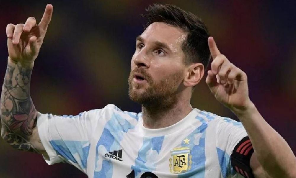 Messi subastará seis camisetas que utilizó en el Mundial de Qatar 2022. Messi subastará seis camisetas que utilizó en el Mundial de Qatar 2022.