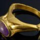 Arqueólogos descubren un antiguo anillo «para prevenir la resaca».