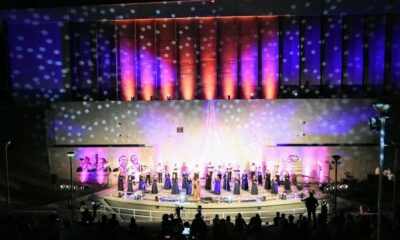 El Coro Arturo Beruti festeja la navidad en el Anfiteatro Buenaventura Luna.