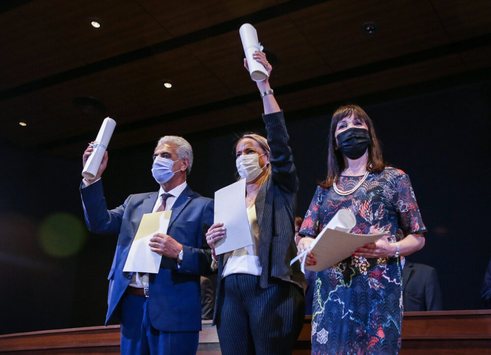 Uñac participó del acto de proclamación y entrega de diplomas a diputados nacionales electos por San Juan. Uñac participó del acto de proclamación y entrega de diplomas a diputados nacionales electos por San Juan.
