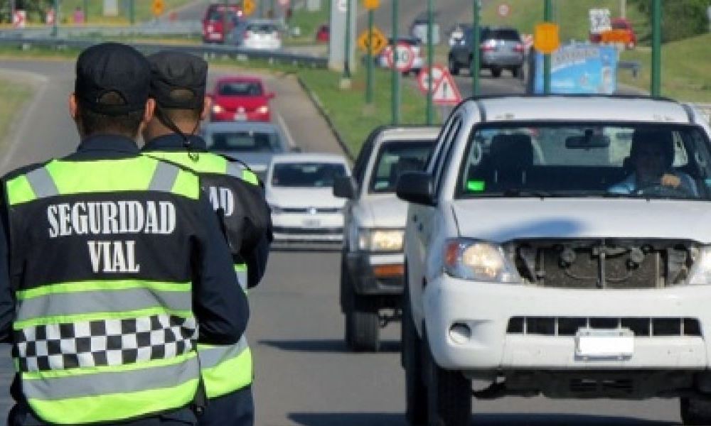 Este fin de semana reforzarán los controles viales. Este fin de semana reforzarán los controles viales.