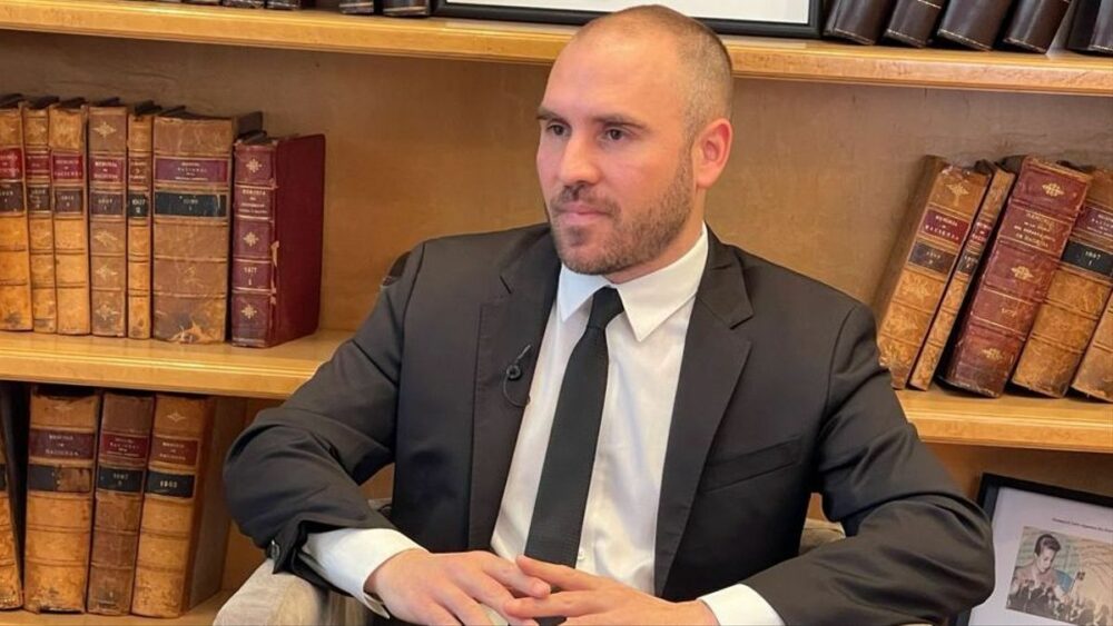 Martín Guzmán convenció a los líderes de la CGT de apoyar el acuerdo con el FMI. Martín Guzmán convenció a los líderes de la CGT de apoyar el acuerdo con el FMI.