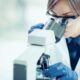 Científicos argentinos convierten células de la piel en neuronas para estudiar la epilepsia.