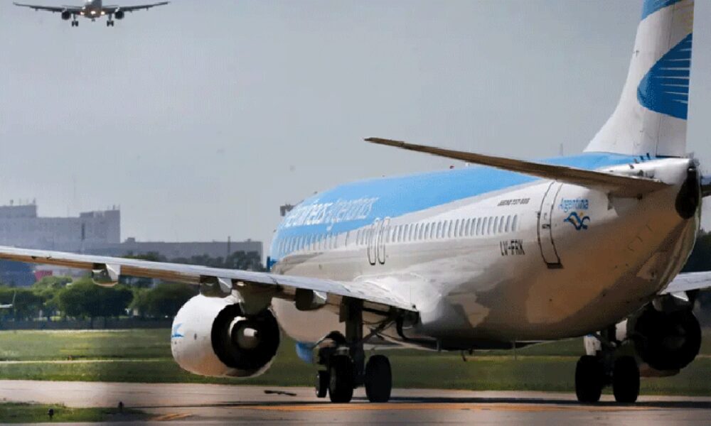 Aerolíneas Argentinas suma más de 60 frecuencias en su red de cabotaje. Aerolíneas Argentinas suma más de 60 frecuencias en su red de cabotaje.