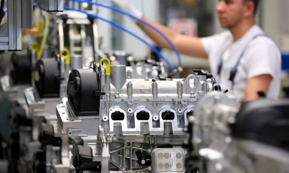 La actividad industrial creció 4,3 % en octubre y la construcción un 8,3 %. La actividad industrial creció 4,3 % en octubre y la construcción un 8,3 %.