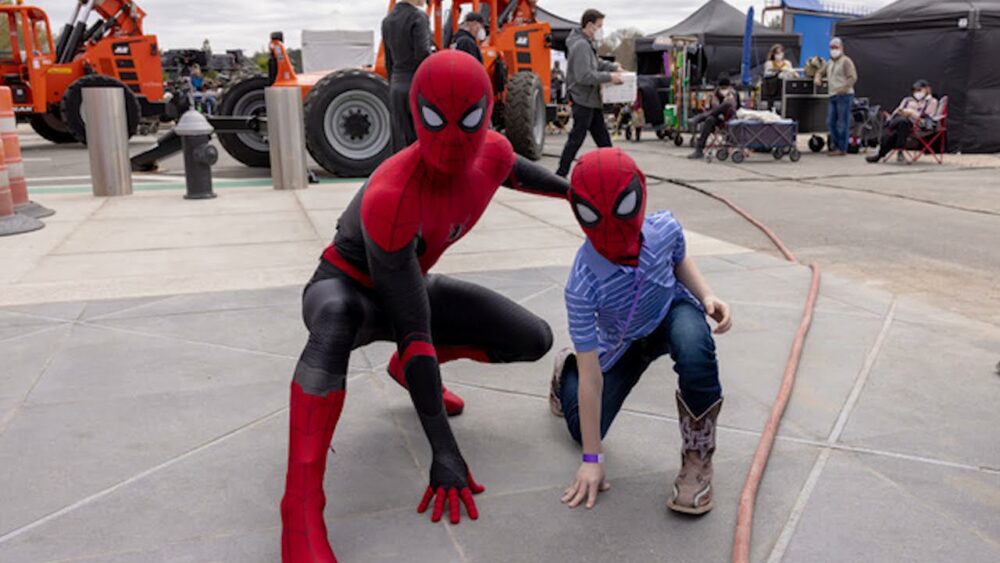 Spider-man cumple su promesa: Tom holland invitó al niño que salvó a su hermana del ataque de un perro. Spider-man cumple su promesa: Tom holland invitó al niño que salvó a su hermana del ataque de un perro.