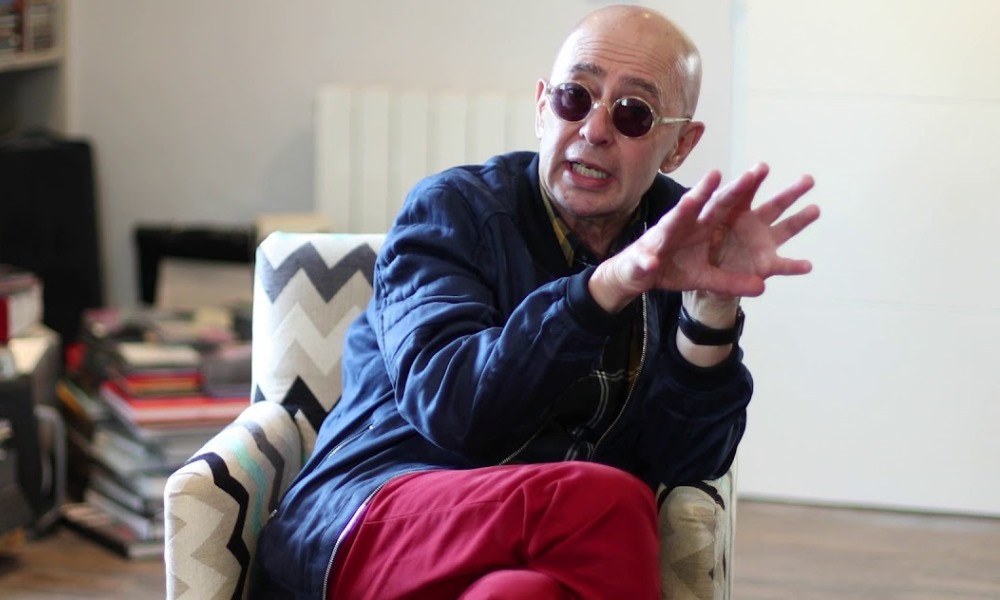 Indio: «no me parece bueno mantener entretenida a la gente mientras los poderosos les meten las manos en los bolsillos». Indio: «no me parece bueno mantener entretenida a la gente mientras los poderosos les meten las manos en los bolsillos».