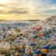 La naturaleza lucha contra la contaminación del hombre: microbios evolucionan para descomponer el plástico rápidamente.