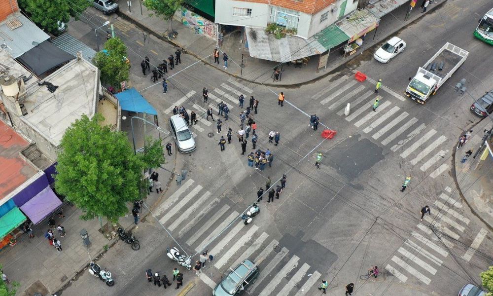 Detenien a otros cinco policias por el asesinato de Lucas González. Detenien a otros cinco policias por el asesinato de Lucas González.