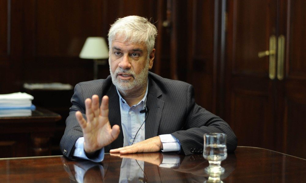 Roberto Feletti renunció a la Secretaría de Comercio y lo reemplazará Guillermo Hang. Roberto Feletti renunció a la Secretaría de Comercio y lo reemplazará Guillermo Hang.