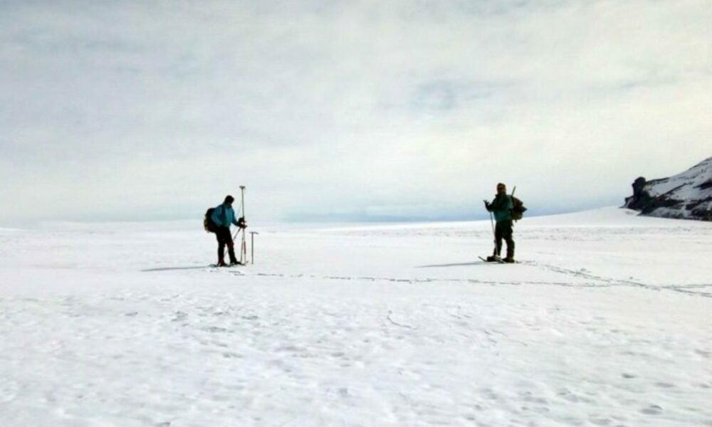 Argentina probará en la Antártida un robot que investigará glaciares de modo autónomo. Argentina probará en la Antártida un robot que investigará glaciares de modo autónomo.