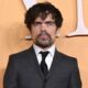 Peter Dinklage criticó a Disney por la remake de «Blancanieves»: «Historia retrógrada sobre siete enanos que viven juntos en una cueva».