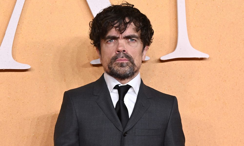 Peter Dinklage criticó a Disney por la remake de «Blancanieves»: «Historia retrógrada sobre siete enanos que viven juntos en una cueva». Peter Dinklage criticó a Disney por la remake de «Blancanieves»: «Historia retrógrada sobre siete enanos que viven juntos en una cueva».