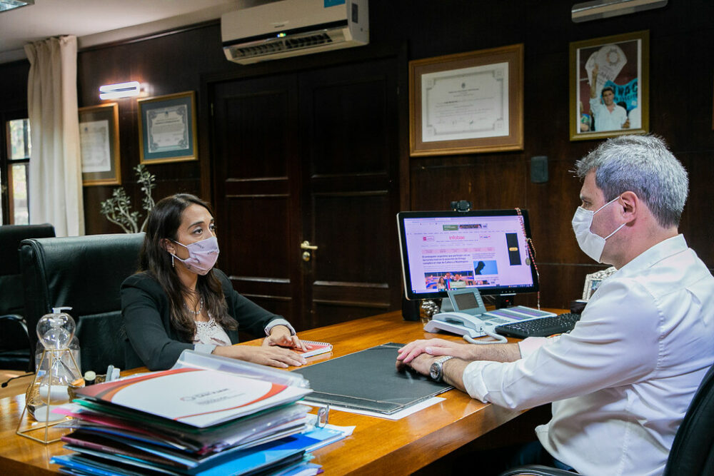 Uñac analizó junto a la intendenta Rosas el avance de obras en el departamento Caucete. Uñac analizó junto a la intendenta Rosas el avance de obras en el departamento Caucete.