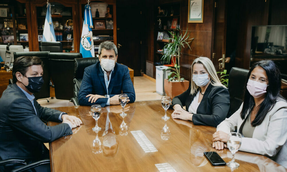 Con foco en el desarrollo de la ciencia, tecnología e innovación, Sergio Uñac se reunió con Fernando Peirano. Con foco en el desarrollo de la ciencia, tecnología e innovación, Sergio Uñac se reunió con Fernando Peirano.