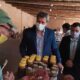 En Tamberías, el gobernador presentó un manual de economía social y dejó inaugurado un mercado popular.