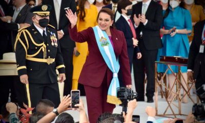 Xiomara Castro juró y se convirtió en la primera mujer presidenta de Honduras.