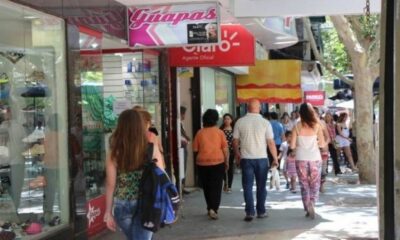 El Covid-19 tiene al comercio sanjuanino entre la espada y la pared: muchos contagios pero aún sin cierre de locales.