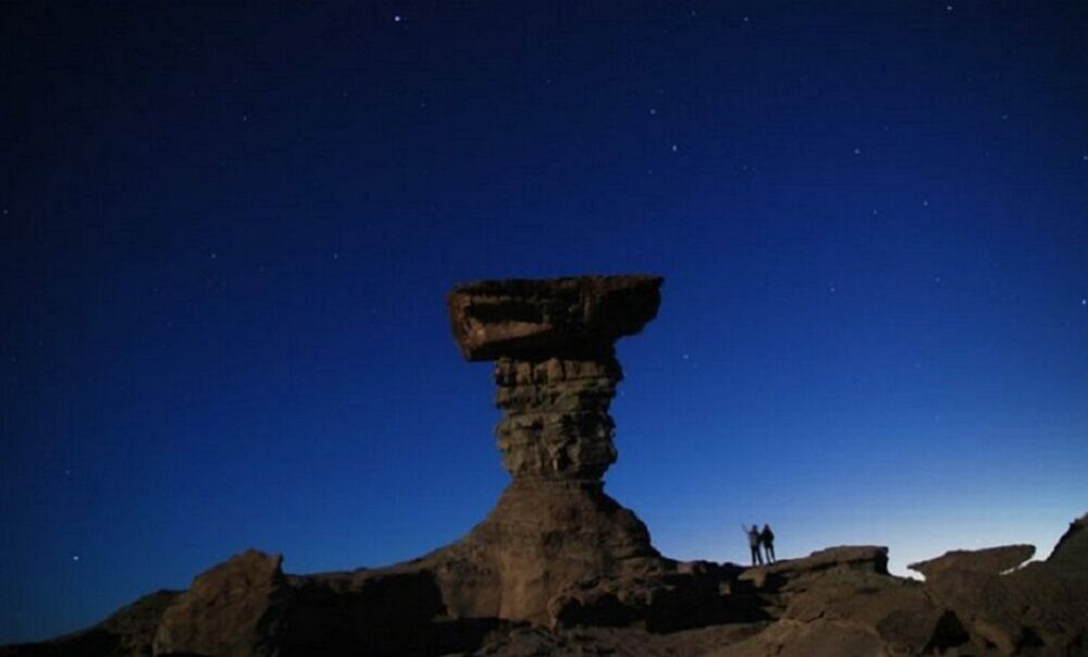 Disfrutá el paisaje de Ischigualasto bajo la luz de la luna llena. Disfrutá el paisaje de Ischigualasto bajo la luz de la luna llena.