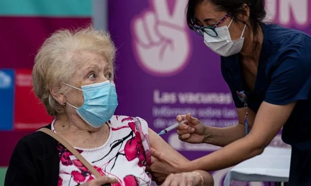Chile: primer país de América Latina y el segundo en el mundo en aplicar la cuarta dosis.