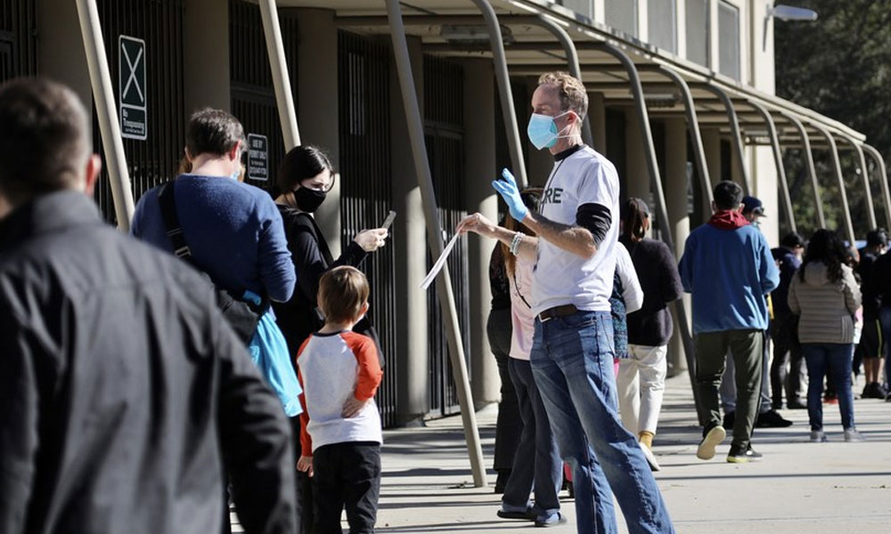 EEUU: nuevo récord de contagios con cerca de 1,5 millones de casos de COVID-19 en un día.