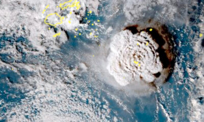 Fuerte erupción de volcán submarino en Tonga captada desde el espacio. Videos.