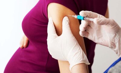 Desmitifican que la vacunas contra el coronavirus afecten la ovulación y embarazo.