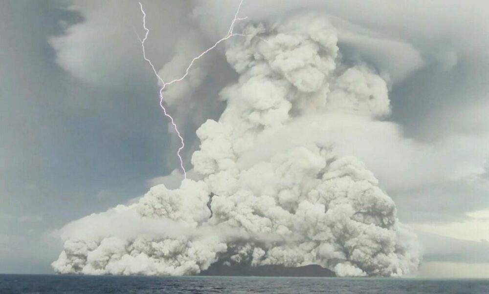La erupción volcánica en Tonga superó la potencia de la bomba atómica de Hiroshima. La erupción volcánica en Tonga superó la potencia de la bomba atómica de Hiroshima.